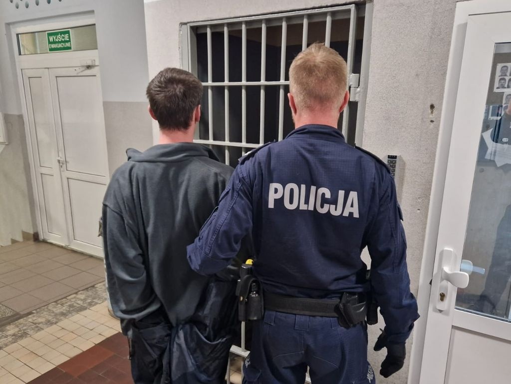ZA WYBICIE SZYBY GROZI MU DO PIĘCIU LAT WIĘZIENIA