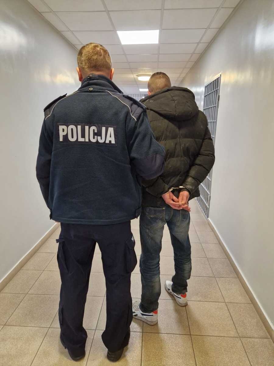 POSZUKIWANY WPADŁ, BO NIE PRZECHODZIŁ PRZEZ PASY