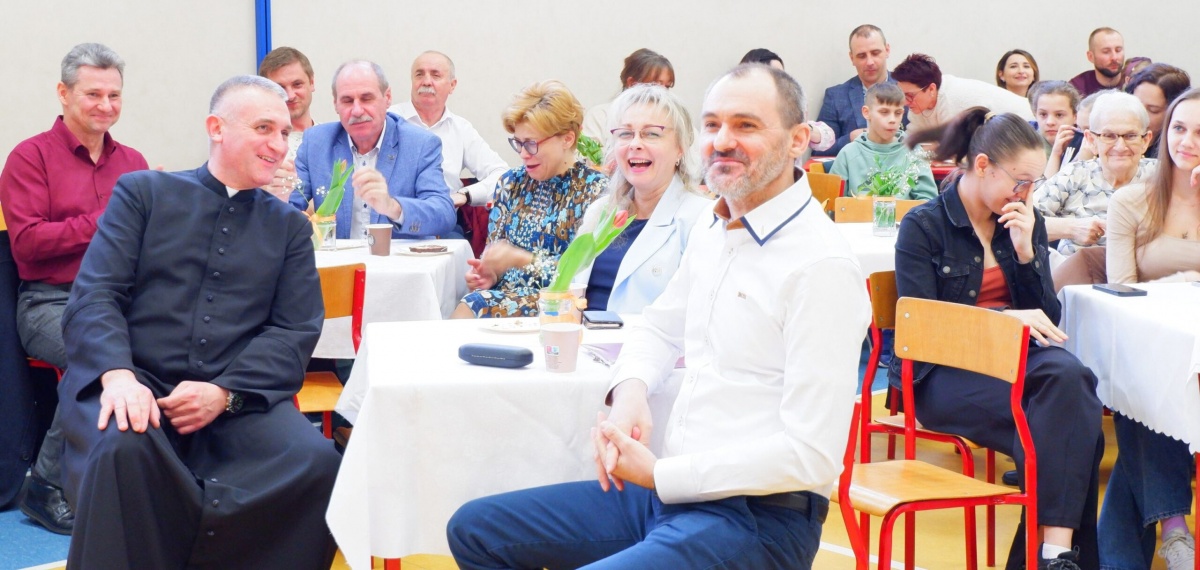 LUDOWE BRZMIENIA Z PRZYTUPEM I SWOJSKIE JADŁO Z DOKŁADKĄ