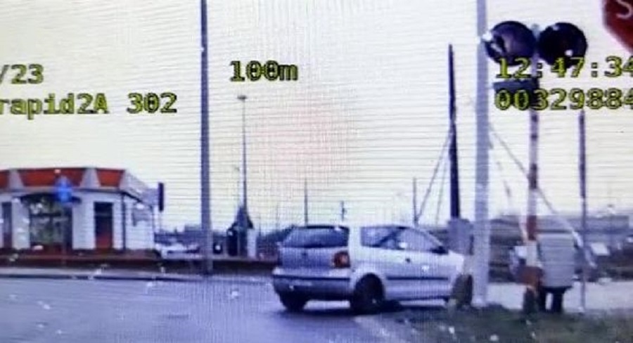 WJECHAŁ NA TORY, GDY PODNOSIŁY SIĘ ROGATKI. ZAPŁACI WYSOKI MANDAT!