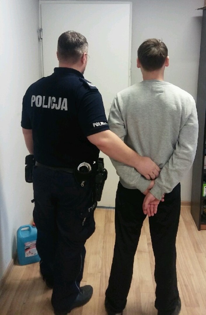 POLICJA ZNALAZŁA NARKOTYKI W JEGO AUCIE I DOMU