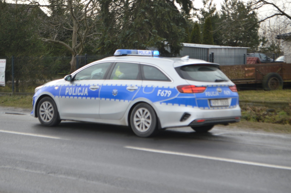 POLICJANT PO SŁUŻBIE ZATRZYMAŁ PIJANĄ ZA KIEROWNICĄ