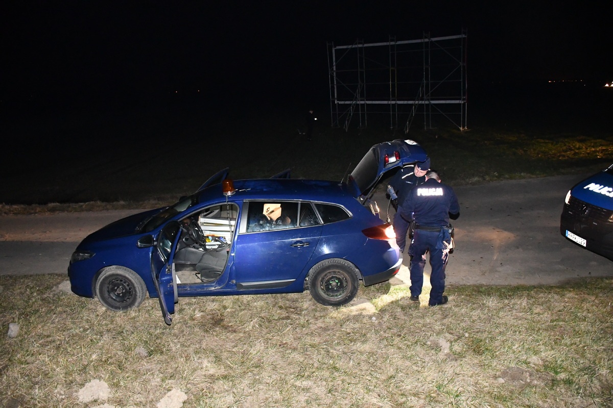 W PRZEBRANIU DROGOWCA DEMONTOWAŁ BANER. ODPOWIE TEŻ ZA NARKOTYKI I KRADZIEŻ