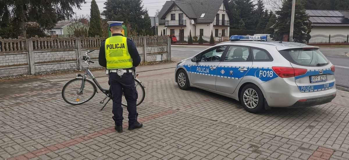 SAMOCHÓD ZDERZYŁ SIĘ Z ROWEREM. CYKLISTA W SZPITALU
