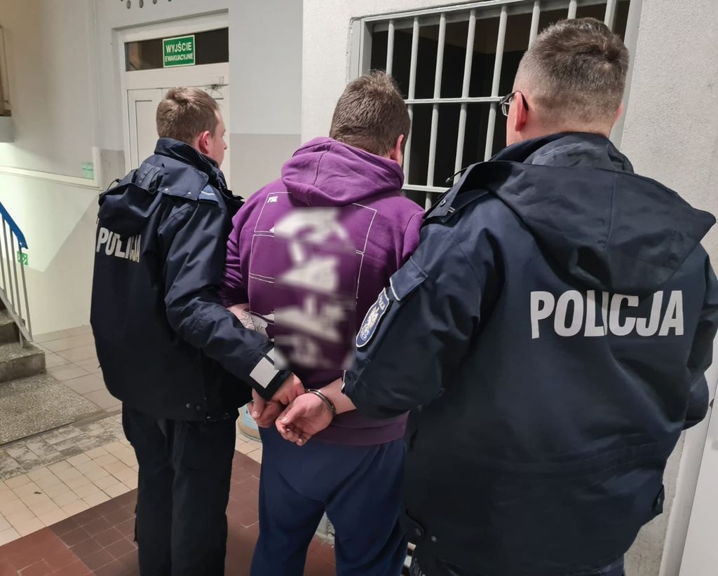 DWUDZIESTOPAROLATKOWIE ODPOWIEDZĄ ZA KRADZIEŻE I WŁAMANIE
