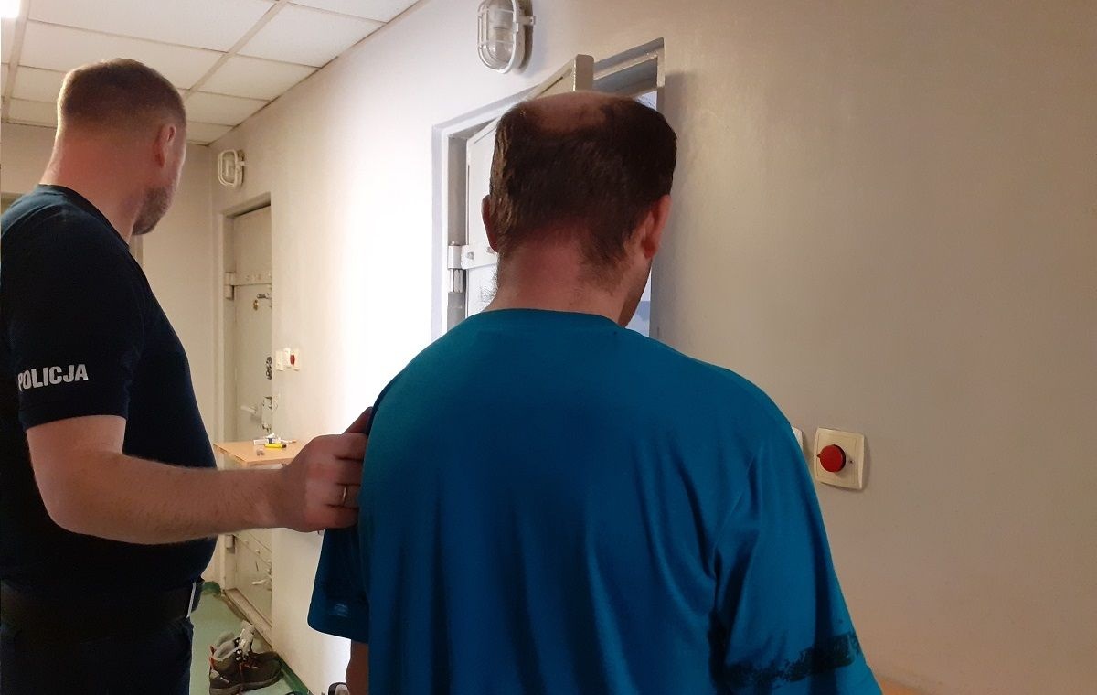 39-LATEK NOCĄ UKRADŁ CIĄGNIK. DŁUGO NIE NACIESZYŁ SIĘ SWOIM ŁUPEM!