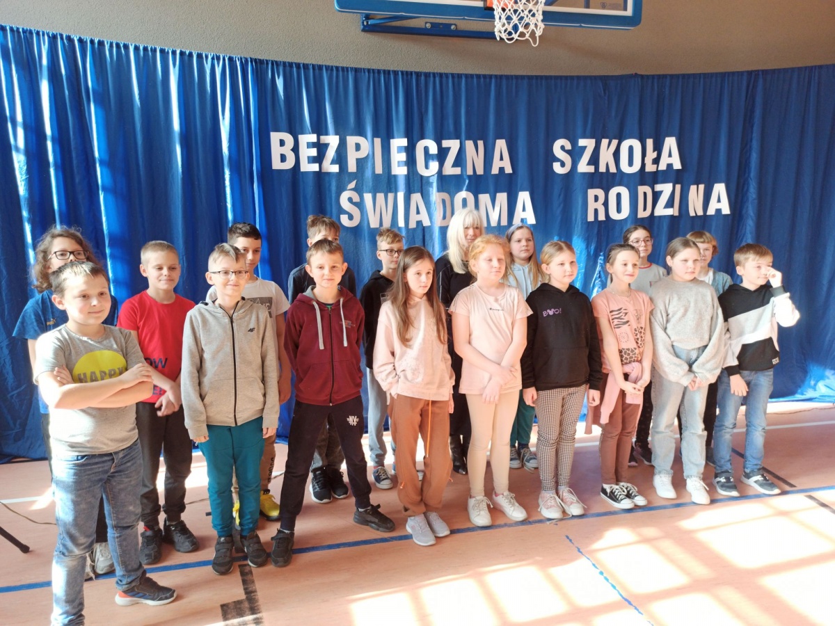 SŁYNNA SĘDZINA WESOŁOWSKA POJAWIŁA SIĘ W PODSTAWÓWCE