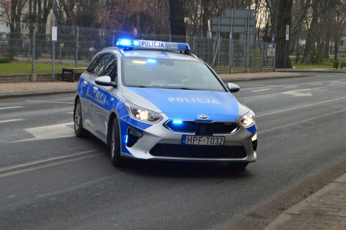JECHAŁ PIJANY HULAJNOGĄ. NIE USZŁO MU TO NA SUCHO