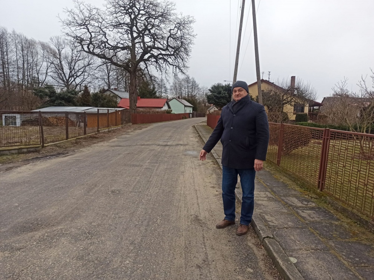 MIESZKAŃCY STROBINA JESZCZE W TYM ROKU BĘDĄ JEŹDZIĆ PO NOWYCH DROGACH