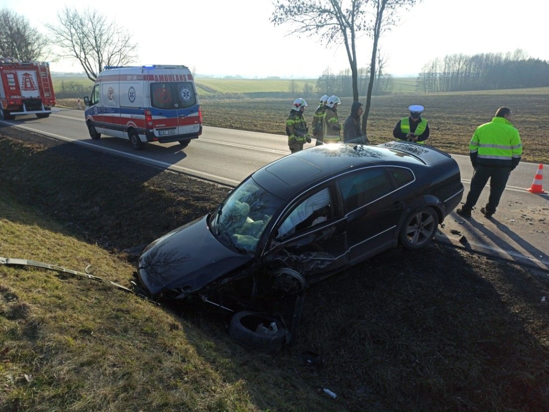 ZJECHAŁ ZE SWOJEGO PASA I ZDERZYŁ SIĘ Z CIĘŻARÓWKĄ