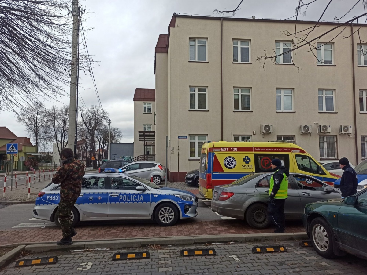 WJECHAŁA POD PRĄD I NIE CHCIAŁA WYSIĄŚĆ Z AUTA