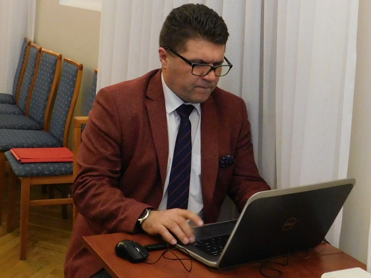 PROKURATURA ZBADA POCZYNANIA BURMISTRZA WIELUNIA?