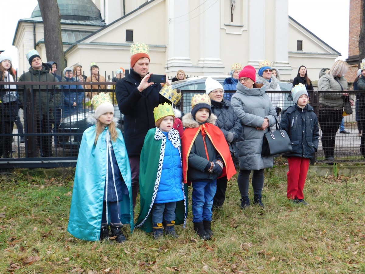 PO ORSZAKU WYPUŚCILI GOŁĘBIE. OBY PRZYNIOSŁY POKÓJ