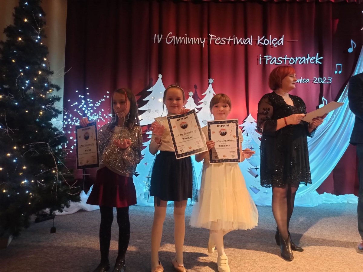 W KONOPNICY PO RAZ CZWARTY ODBYŁ SIĘ GMINNY FESTIWAL KOLĘD I PASTORAŁEK. CENTRUM KULTURY ZAPEŁNIŁO SIĘ PO BRZEGI