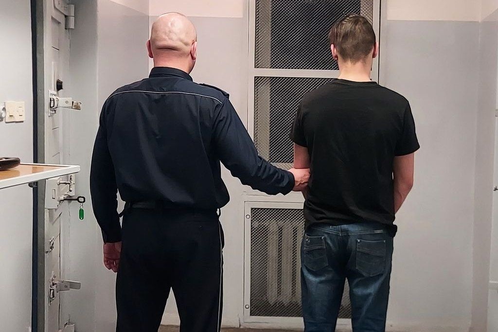 SKRADZIONYM BUSEM NA PODWÓJNYM GAZIE