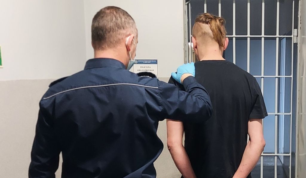 PIJANY AWANTURNIK NA WIELUŃSKIEJ STACJI BENZYNOWEJ