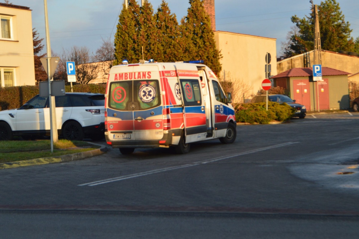 ZNALEŹLI SIĘ TAM W ODPOWIEDNIM CZASIE. URATOWALI KOBIETĘ Z URAZEM GŁOWY