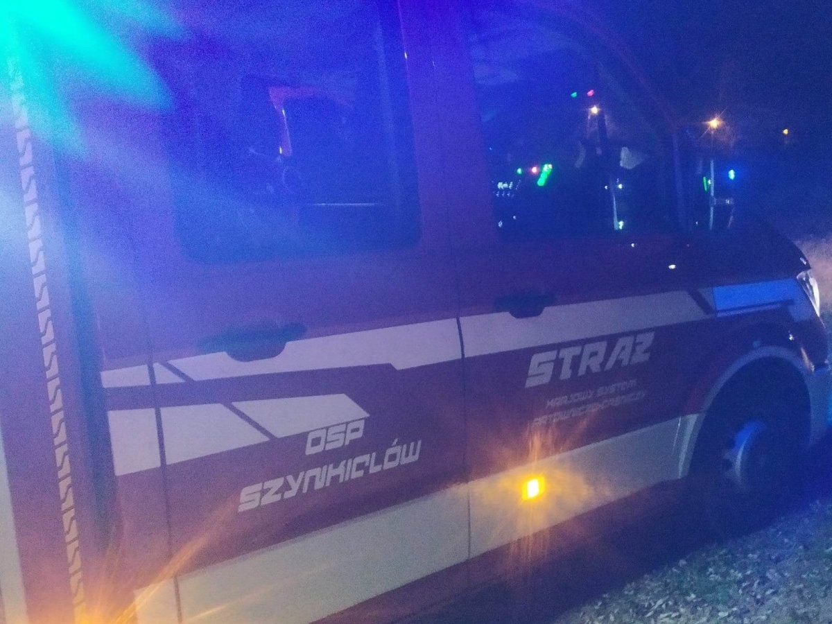 W ŚRODKU NOCY SPALIŁA SIĘ OSOBOWA TOYOTA
