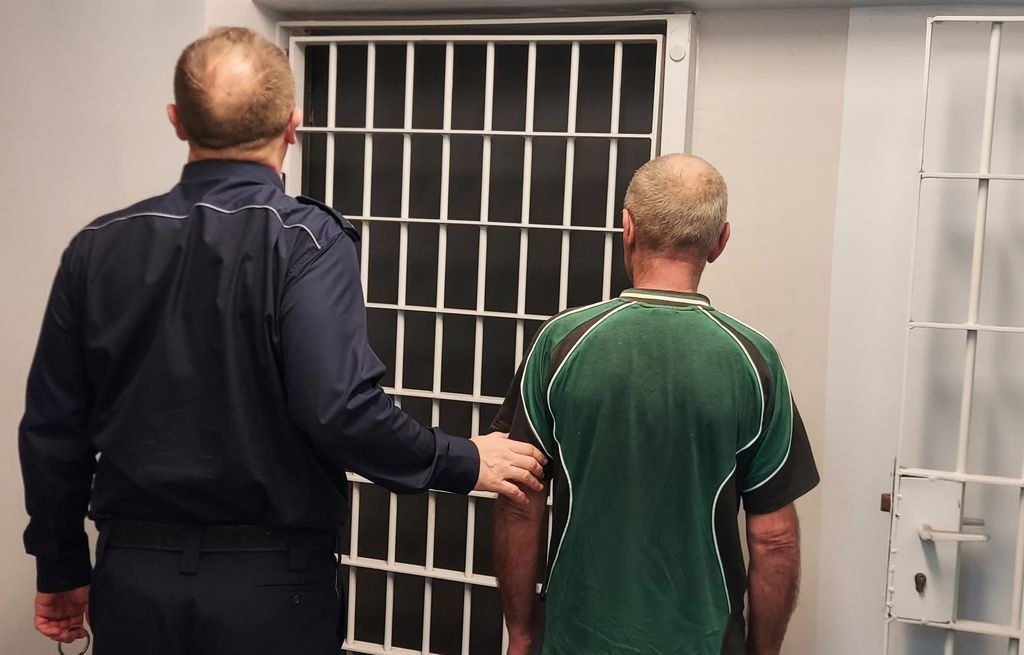 WRÓCIŁ NA ZAKUPY W SKRADZIONEJ KURTCE
