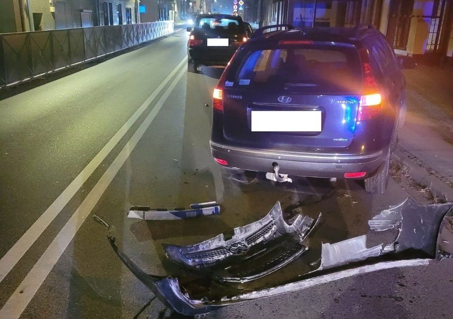 ZŁAMAŁ ZAKAZ JAZDY. PIJANY WJECHAŁ W INNE AUTO