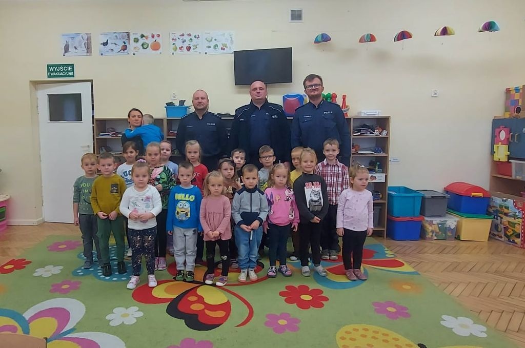 ROZMAWIALI Z DZIEĆMI I MŁODZIEŻĄ O BEZPIECZEŃSTWIE