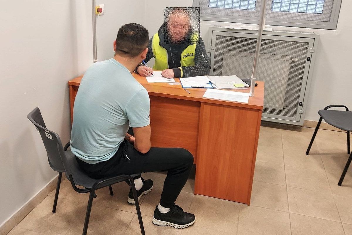 POLICJA PRZECHWYCIŁA 42 KG TYTONIU I NIEMAL 9 TYSIĘCY PAPIEROSÓW