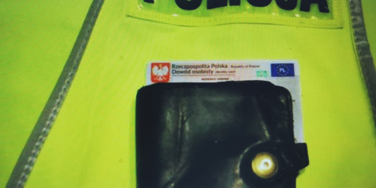 SĄ JESZCZE UCZCIWI LUDZIE... ZNALAZŁ PORTFEL Z KASĄ I ZANIÓSŁ NA POLICJĘ