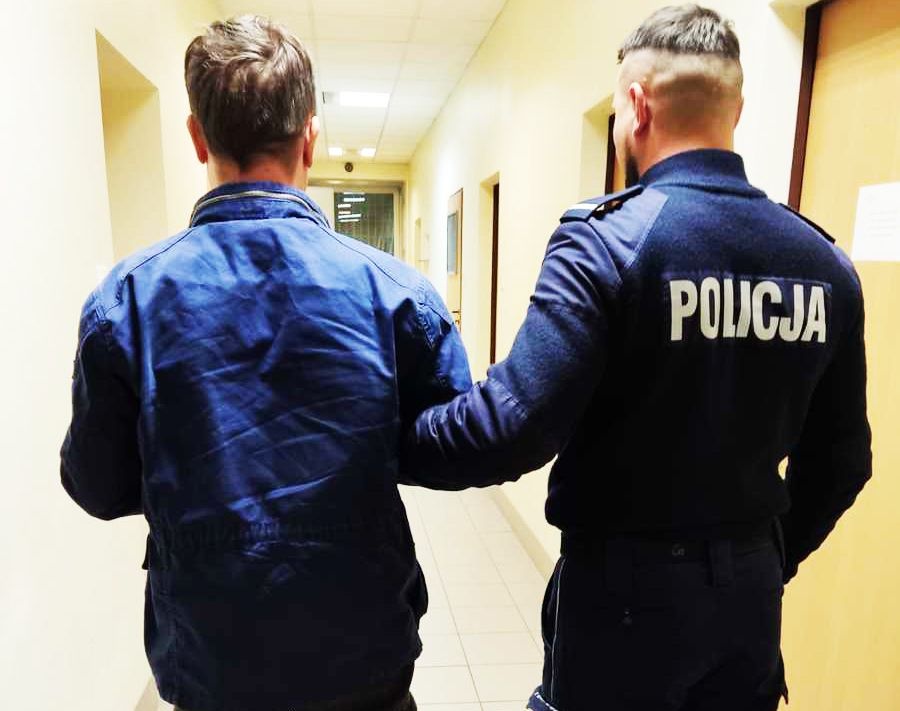 DŹGNĄŁ SIOSTRĘ KILKANAŚCIE RAZY. GROZI MU DOŻYWOCIE