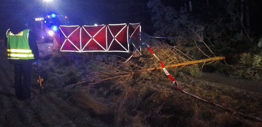 22-LETNI KIEROWCA NIE ŻYJE. ŚMIERTELNY WYPADEK W GMINIE OSJAKÓW