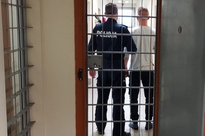 WYPADEK DROGOWY. PIJANY KIEROWCA I POSZUKIWANY PASAŻER