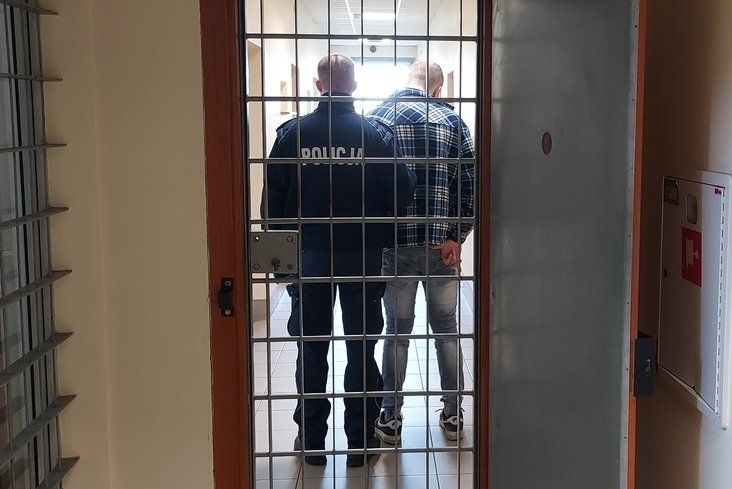 W CZASIE DOMOWEJ INTERWENCJI ZNALEŹLI NARKOTYKI