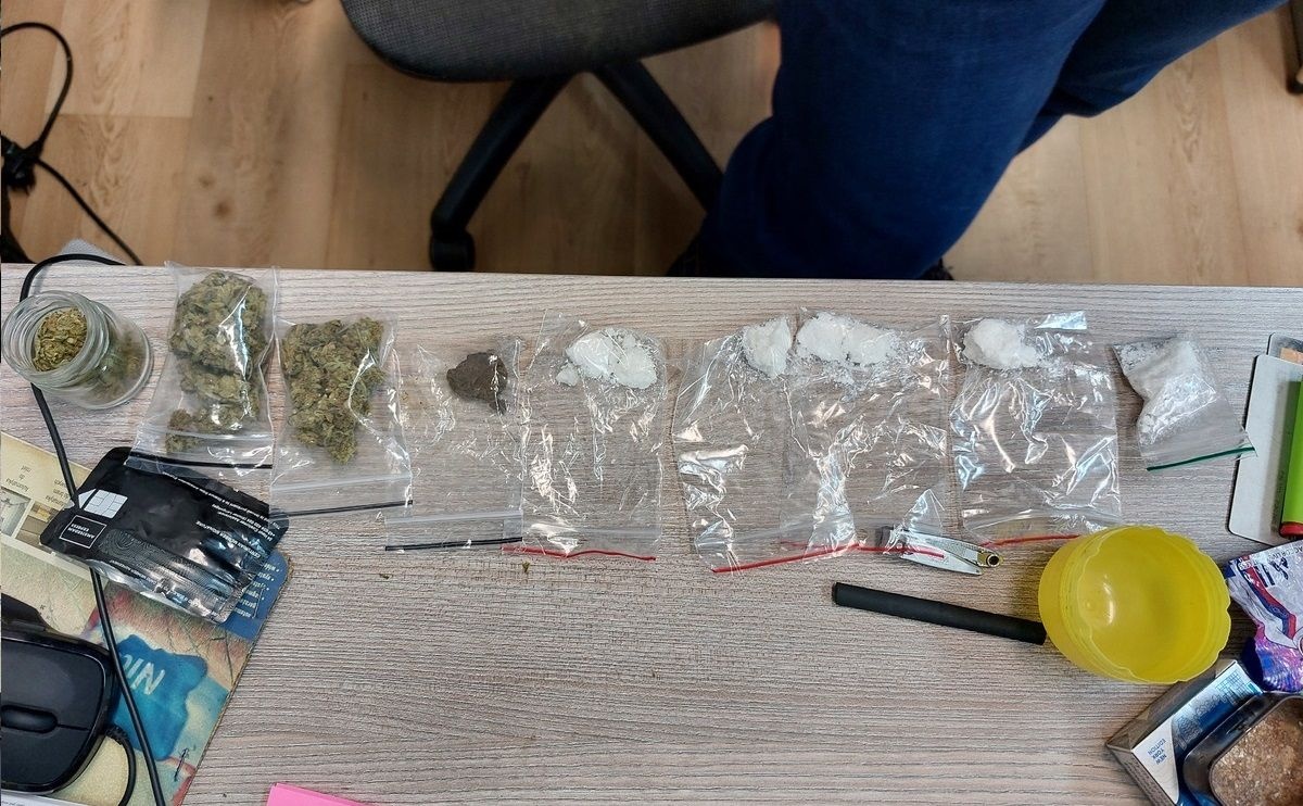 HANDLOWALI NARKOTYKAMI NA BOISKU? TRZECH MĘŻCZYZN ZATRZYMANYCH