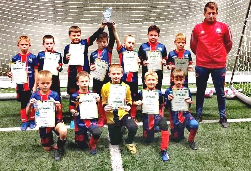MŁODZI SPORTOWCY POKAZALI SIĘ Z DOBREJ STRONY. SĄ POWODY DO DUMY