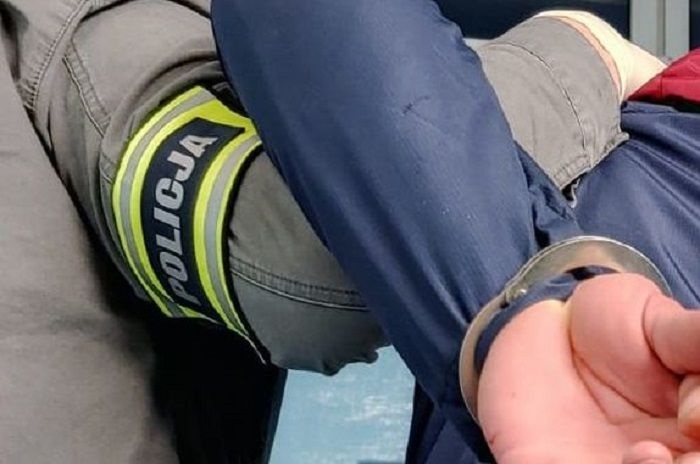 UKRADŁ SAMOCHÓD, ALE... ROZMYŚLIŁ SIĘ! KUPIŁ WINO NA PRZEPROSINY