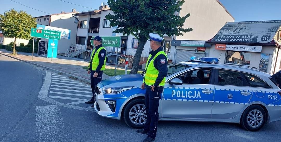 POLICJANCI ZADBAJĄ O BEZPIECZEŃSTWO W TRAKCIE ŚWIĘTA ZMARŁYCH