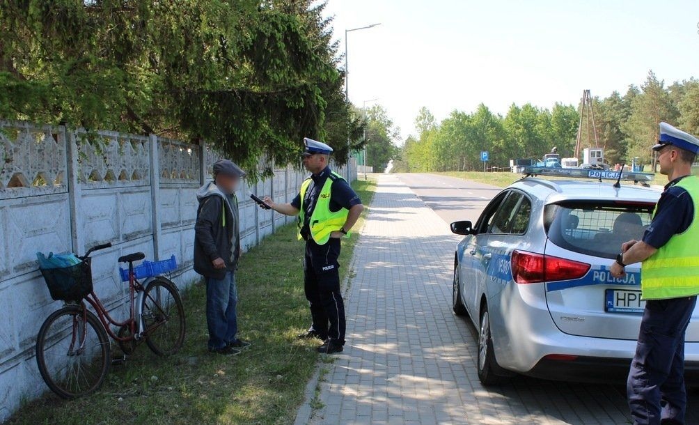 2500 ZŁ MANDATU ZA JAZDĘ NA ROWERZE. W ORGANIZMIE MIAŁ 3,3 PROMILA!