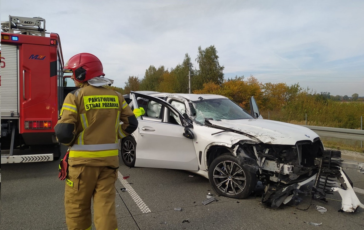WYPADEK NA TRASIE S8. 72-LATKA TRAFIŁA DO SZPITALA