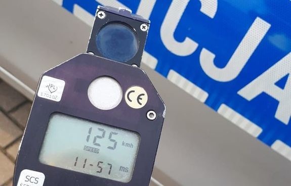 JECHAŁ 125 KM/H W TERENIE ZABUDOWANYM. ZAPŁACI WYSOKI MANDAT!