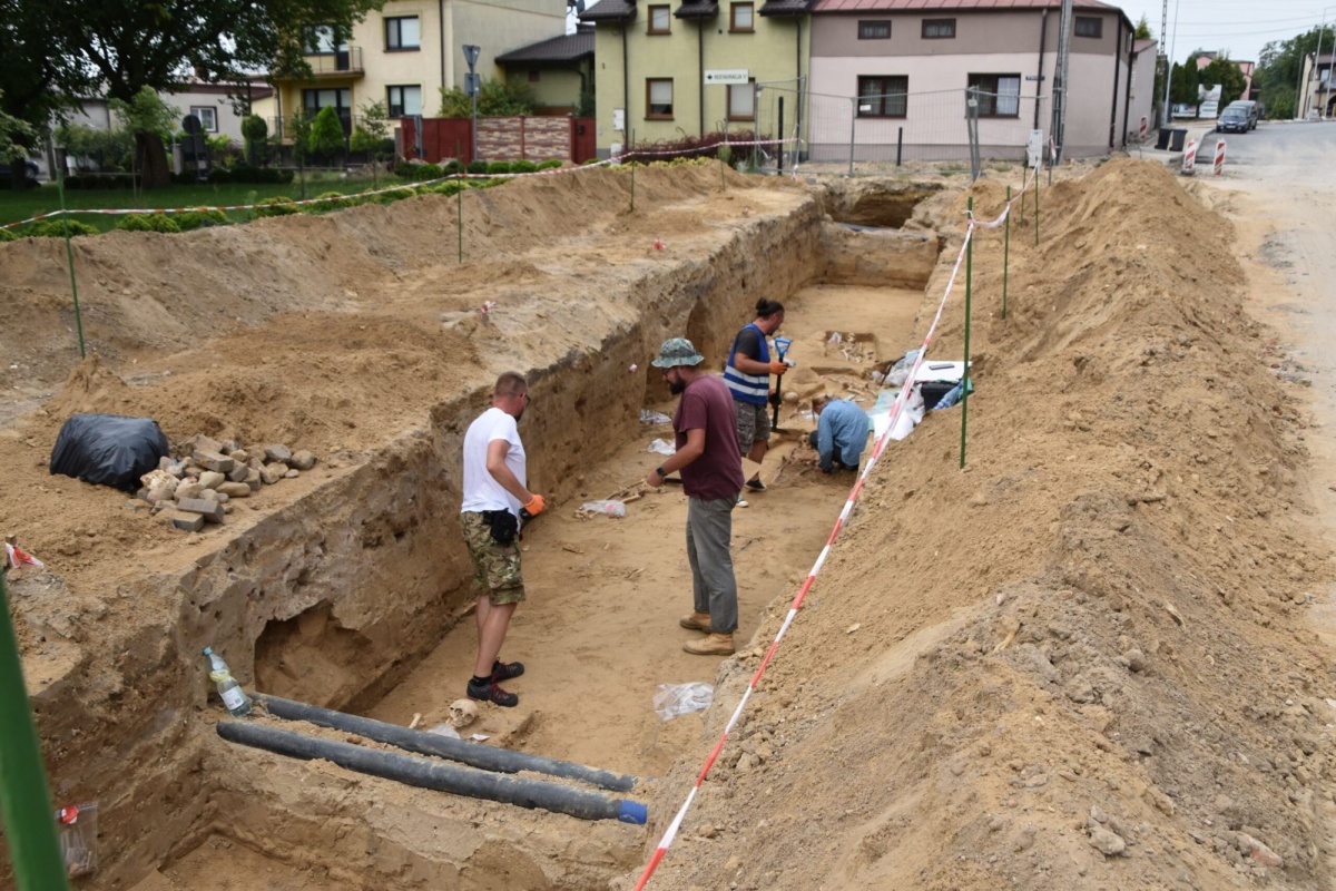ODKRYLI 240 POCHÓWKÓW