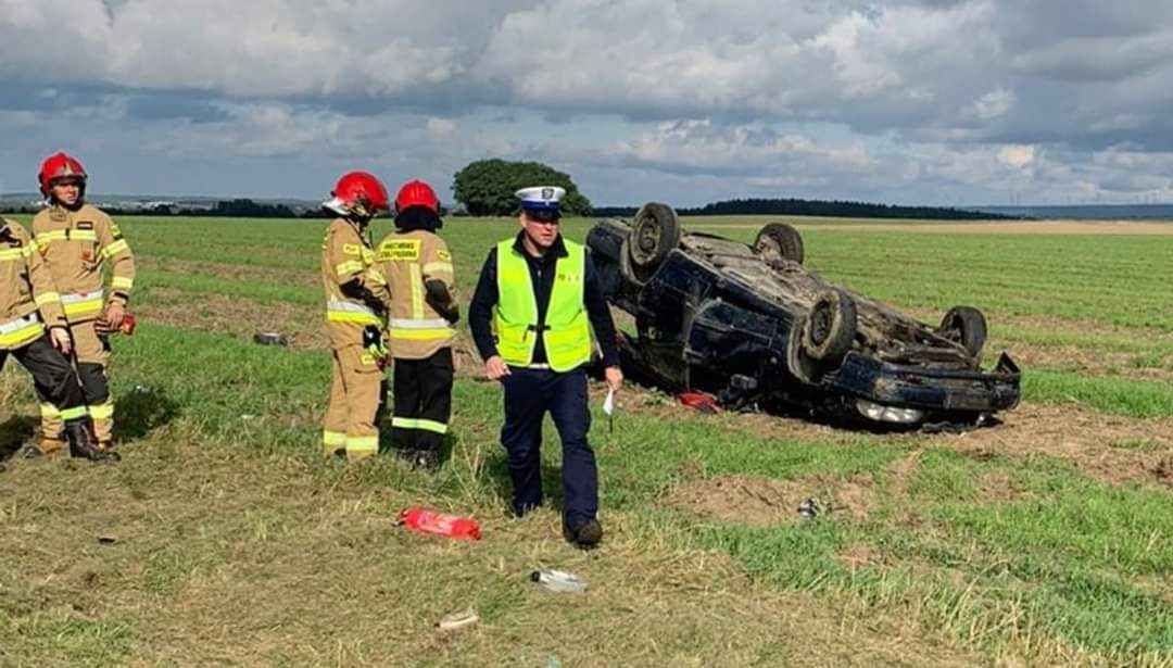 POWAŻNY WYPADEK. KIEROWCA ZASŁABŁ