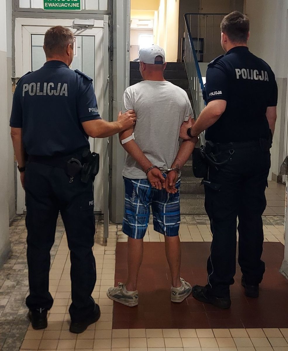 PRZYWŁASZCZYŁ BMW, PRZYŁOŻYŁ W SŁUP I UCIEKŁ...