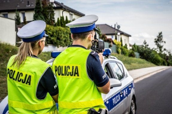 2500 ZŁ MANDATU, 10 PUNKTÓW KARNYCH I UTRATA UPRAWNIEŃ NA TRZY MIESIĄCE