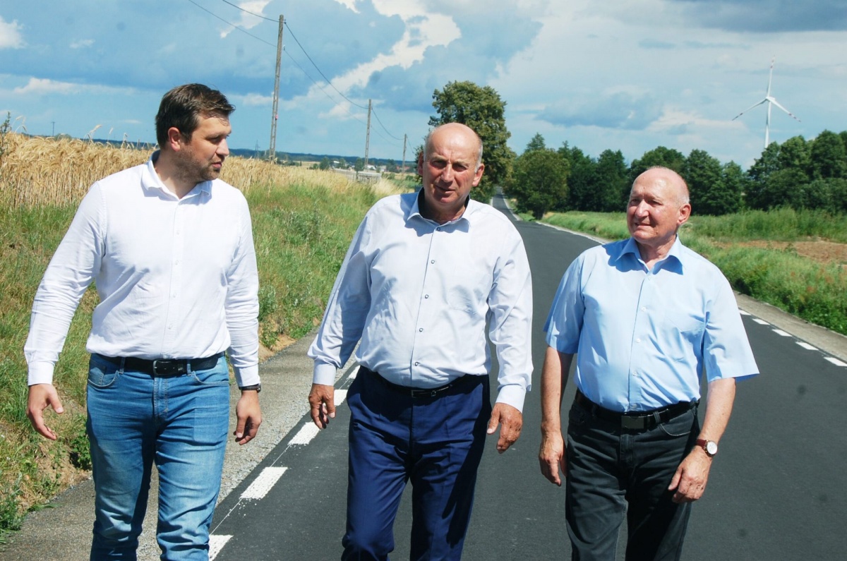 JEDZIE SIĘ JAK PO STOLE. TA DROGA WOŁAŁA O POMSTĘ DO NIEBA...