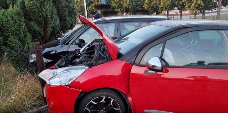 WYPADEK W ŁUBNICACH. KIEROWCA CITROENA DOPROWADZIŁ DO ZDERZENIA ZE SKODĄ