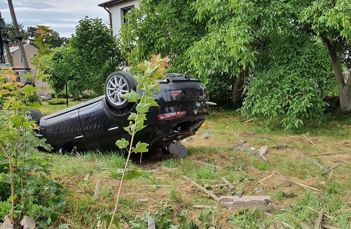 NA SZCZĘŚCIE KIEROWCA WYSZEDŁ BEZ SZWANKU