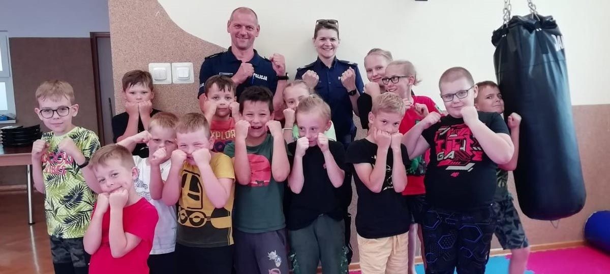 POLICJANCI EDUKOWALI MŁODYCH SPORTOWCÓW
