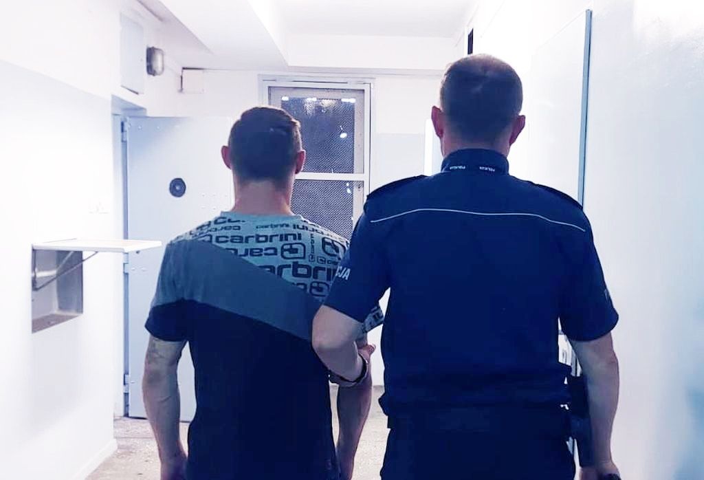 ARESZT DLA 37-LETNIEGO AGRESORA. JAKO RECYDYWA ODPOWIE ZA ZNISZCZENIE MIENIA I...