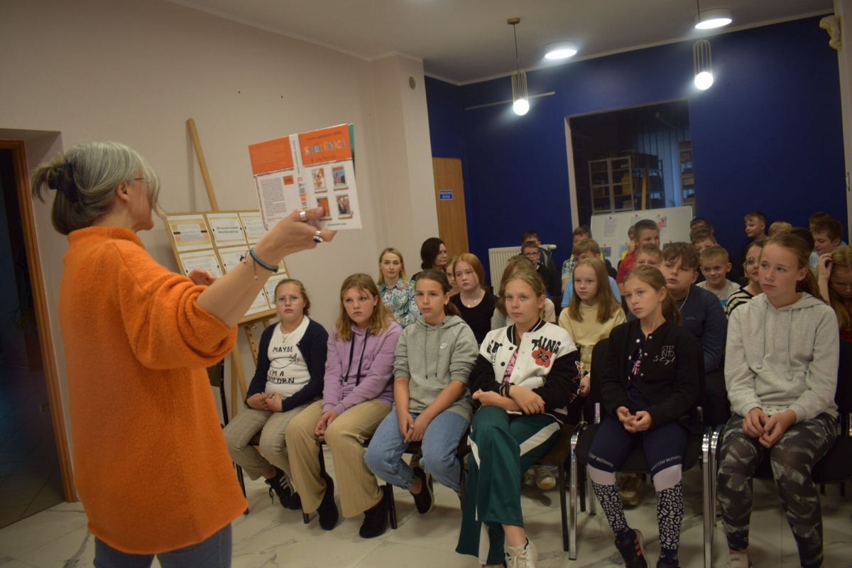PISARKA SPOTKAŁA SIĘ Z DZIEĆMI