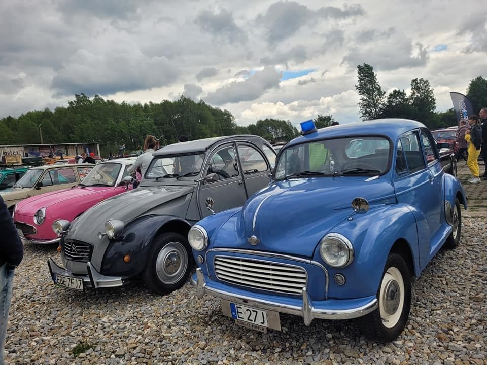 UDANY ZLOT ZABYTKOWYCH SAMOCHODÓW. BYŁ TEŻ CIĄGNIK...