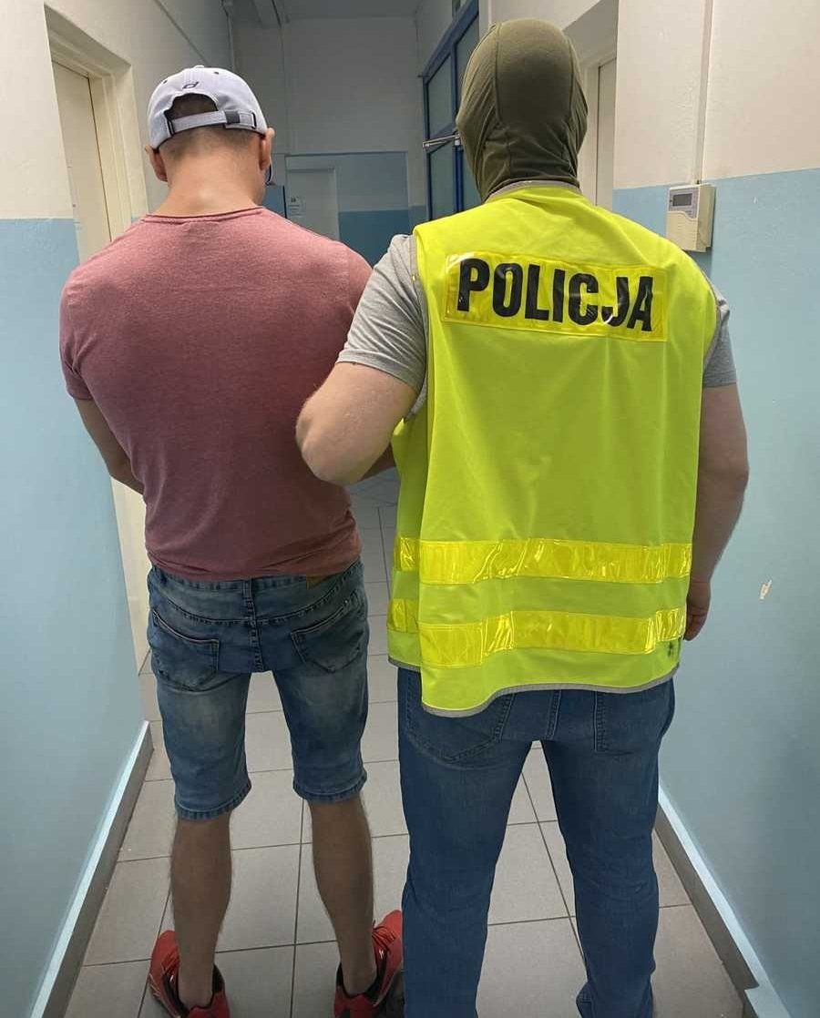 40-LATEK Z ZAKAZANYMI SUBSTANCJAMI ZATRZYMANY